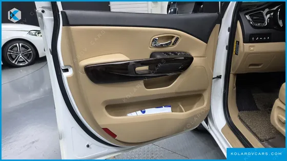 KIA CARNIVAL GASOLINE 9-SEATER NOBLESSE SPECIAL