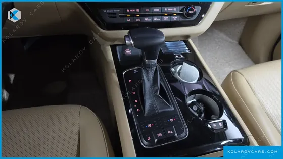 KIA CARNIVAL 9-SEATER HI-LIMOUSINE