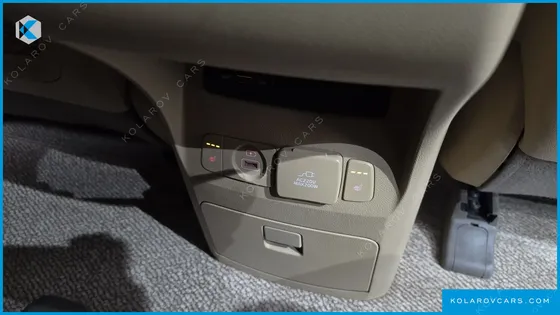 KIA CARNIVAL 9-SEATER HI-LIMOUSINE