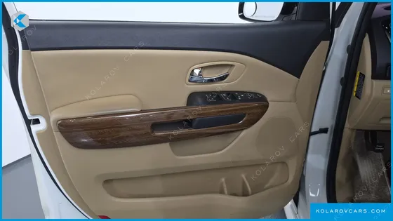 KIA CARNIVAL 9-SEATER HI-LIMOUSINE