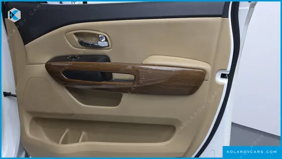KIA CARNIVAL 9-SEATER HI-LIMOUSINE