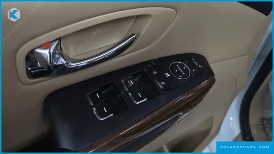 KIA CARNIVAL 9-SEATER HI-LIMOUSINE