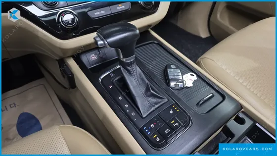 KIA CARNIVAL 9-SEATER LUXURY
