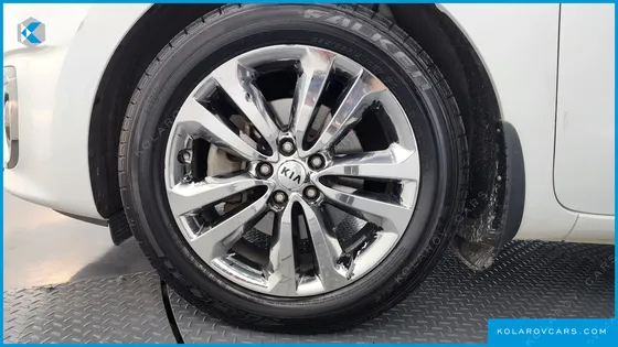 KIA CARNIVAL 9-SEATER PRESTIGE