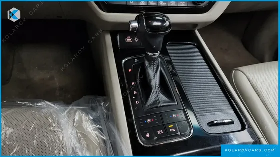 KIA CARNIVAL 9-SEATER PRESTIGE