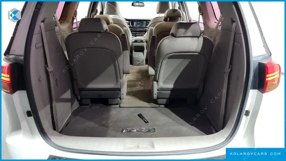 KIA CARNIVAL 9-SEATER PRESTIGE