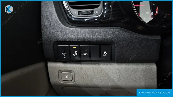 KIA CARNIVAL 9-SEATER PRSTIGE