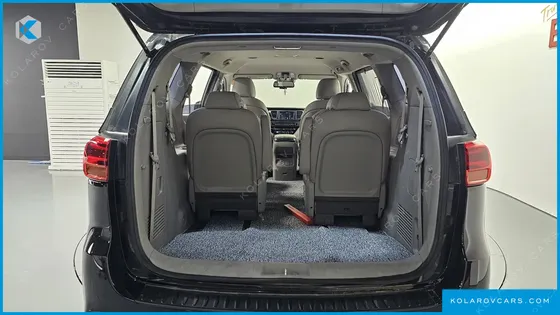 KIA CARNIVAL 9-SEATER PRSTIGE