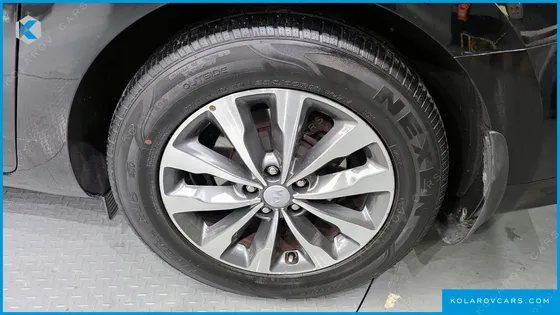 KIA CARNIVAL 9-SEATER LUXURY