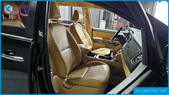 KIA CARNIVAL 9-SEATER LUXURY