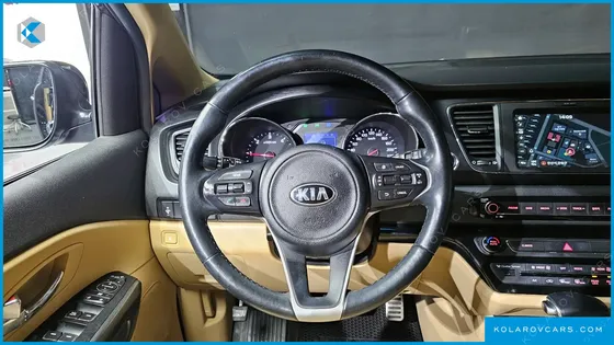 KIA CARNIVAL 9-SEATER LUXURY