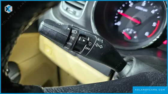 KIA CARNIVAL 9-SEATER LUXURY