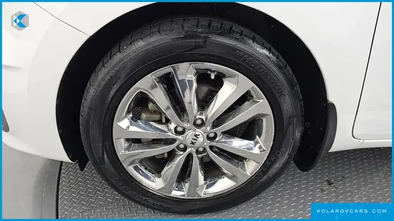 KIA CARNIVAL 9-SEATER NOBLESSE