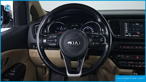 KIA CARNIVAL 9-SEATER NOBLESSE