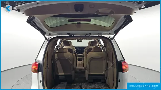 KIA CARNIVAL 9-SEATER NOBLESSE