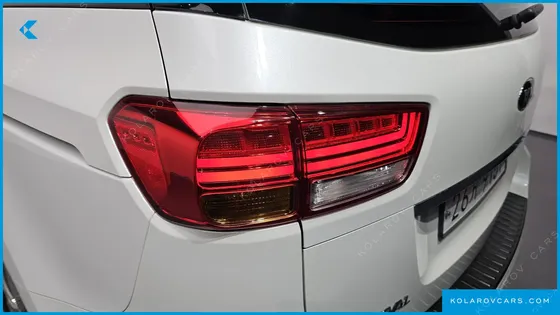 KIA CARNIVAL 9-SEATER NOBLESSE