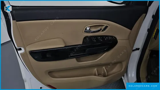 KIA CARNIVAL 9-SEATER NOBLESSE