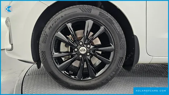 KIA CARNIVAL 9-SEATER NOBLESSE
