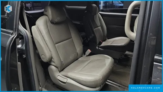 KIA CARNIVAL 9-SEATER LUXURY