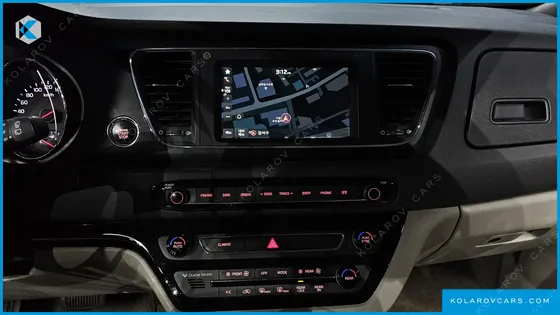 KIA CARNIVAL 9-SEATER LUXURY