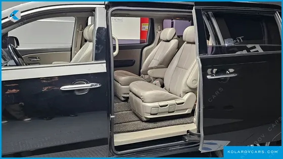 KIA CARNIVAL 7-SEATER LIMOUSINE
