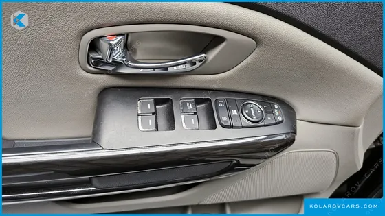 KIA CARNIVAL 7-SEATER LIMOUSINE