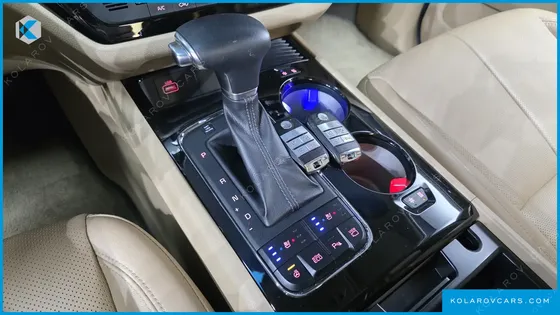 KIA CARNIVAL 9-SEATER HI-LIMOUSINE