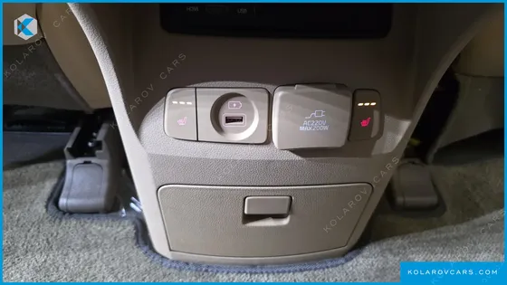 KIA CARNIVAL 9-SEATER HI-LIMOUSINE