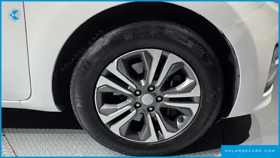 KIA CARNIVAL 11-SEATER PRESTIGE