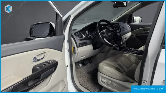 KIA CARNIVAL 11-SEATER PRESTIGE