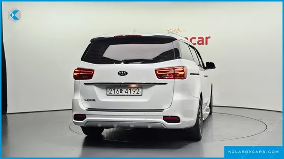 KIA CARNIVAL 9-SEATER LUXURY
