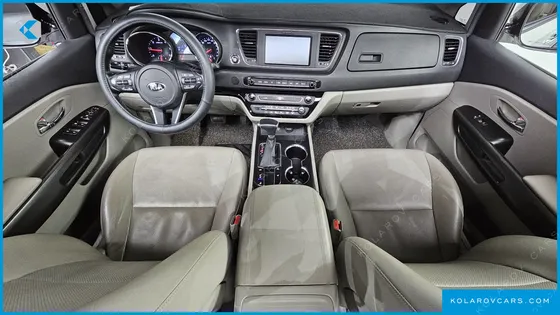 KIA CARNIVAL 9-SEATER LUXURY