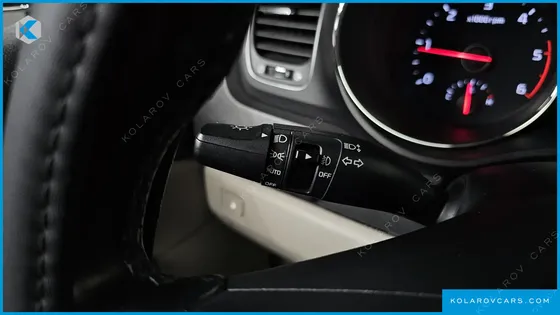 KIA CARNIVAL 9-SEATER LUXURY
