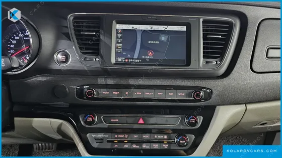 KIA CARNIVAL 9-SEATER LUXURY