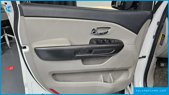 KIA CARNIVAL 9-SEATER LUXURY