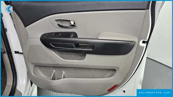 KIA CARNIVAL 9-SEATER LUXURY