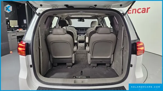 KIA CARNIVAL 9-SEATER LUXURY