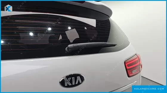 KIA CARNIVAL 9-SEATER LUXURY