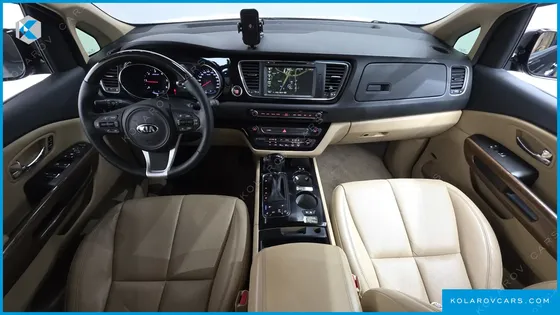 KIA CARNIVAL 7-SEATER HI-LIMOUSINE