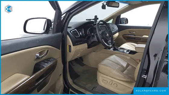 KIA CARNIVAL 7-SEATER HI-LIMOUSINE