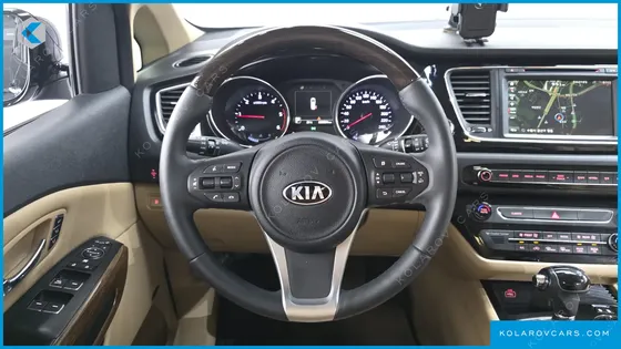 KIA CARNIVAL 7-SEATER HI-LIMOUSINE