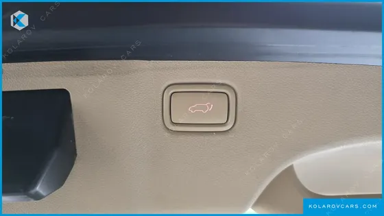 KIA CARNIVAL 7-SEATER HI-LIMOUSINE