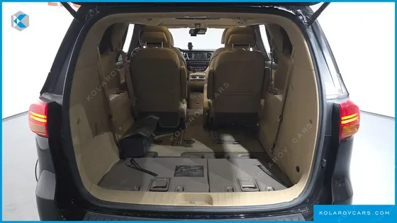 KIA CARNIVAL 7-SEATER HI-LIMOUSINE