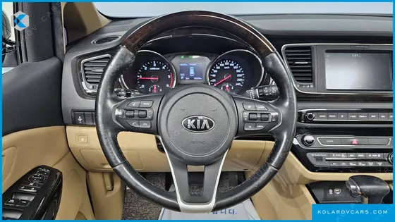 KIA CARNIVAL 9-SEATER PRSTIGE