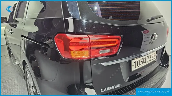 KIA CARNIVAL 9-SEATER PRSTIGE