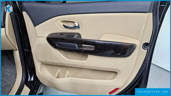 KIA CARNIVAL 9-SEATER PRSTIGE