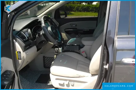 KIA CARNIVAL 11-SEATER PRESTIGE