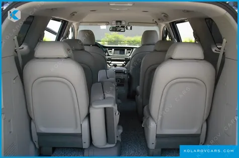 KIA CARNIVAL 11-SEATER PRESTIGE