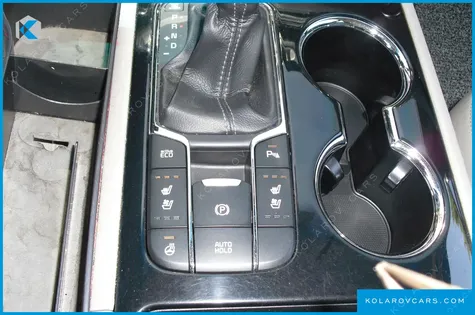 KIA CARNIVAL 11-SEATER PRESTIGE
