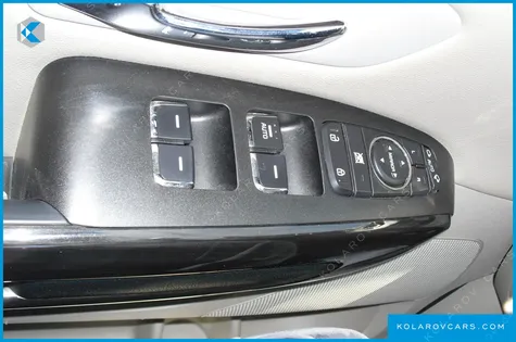 KIA CARNIVAL 11-SEATER PRESTIGE